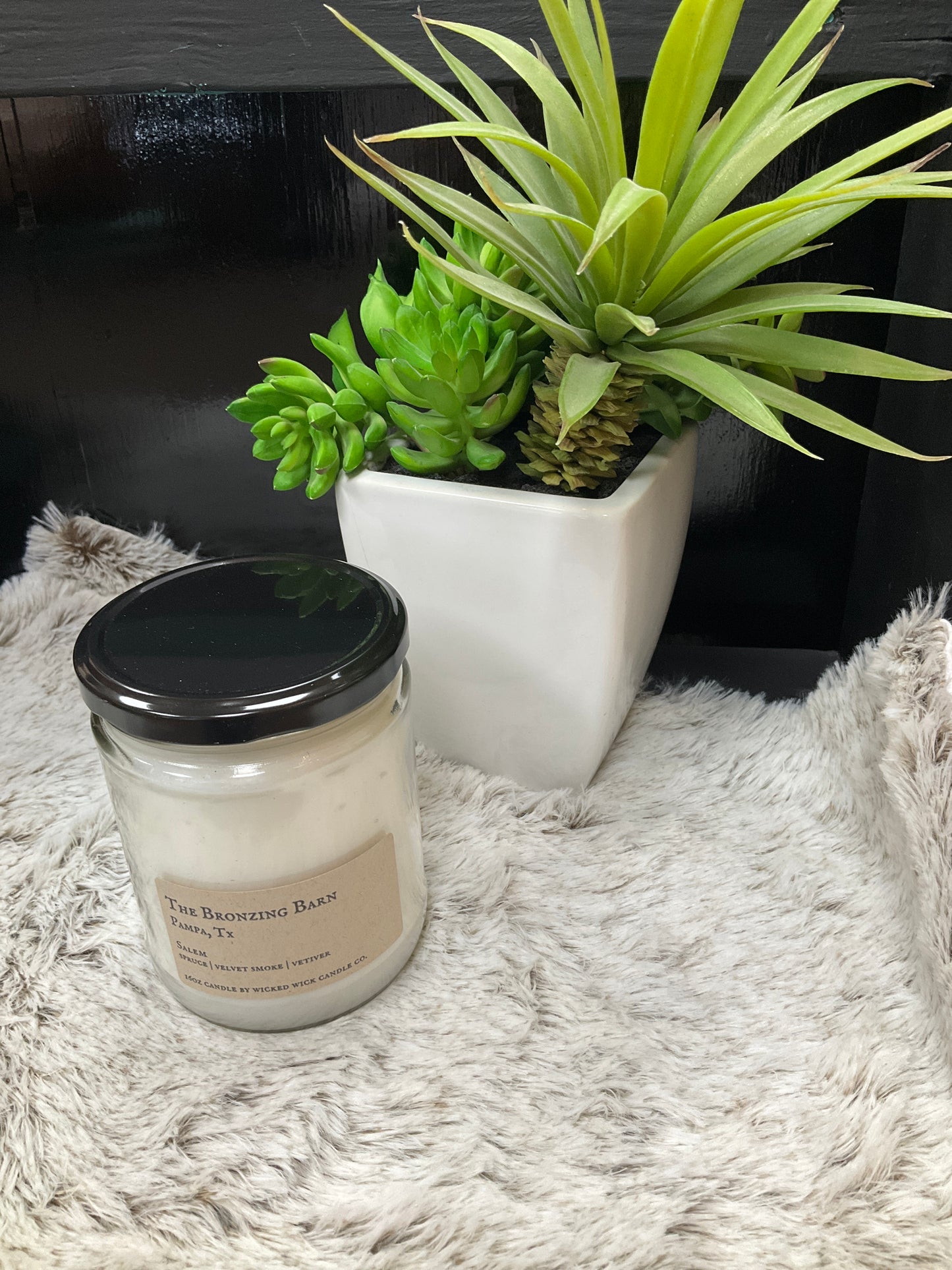 Salem 16 oz candle