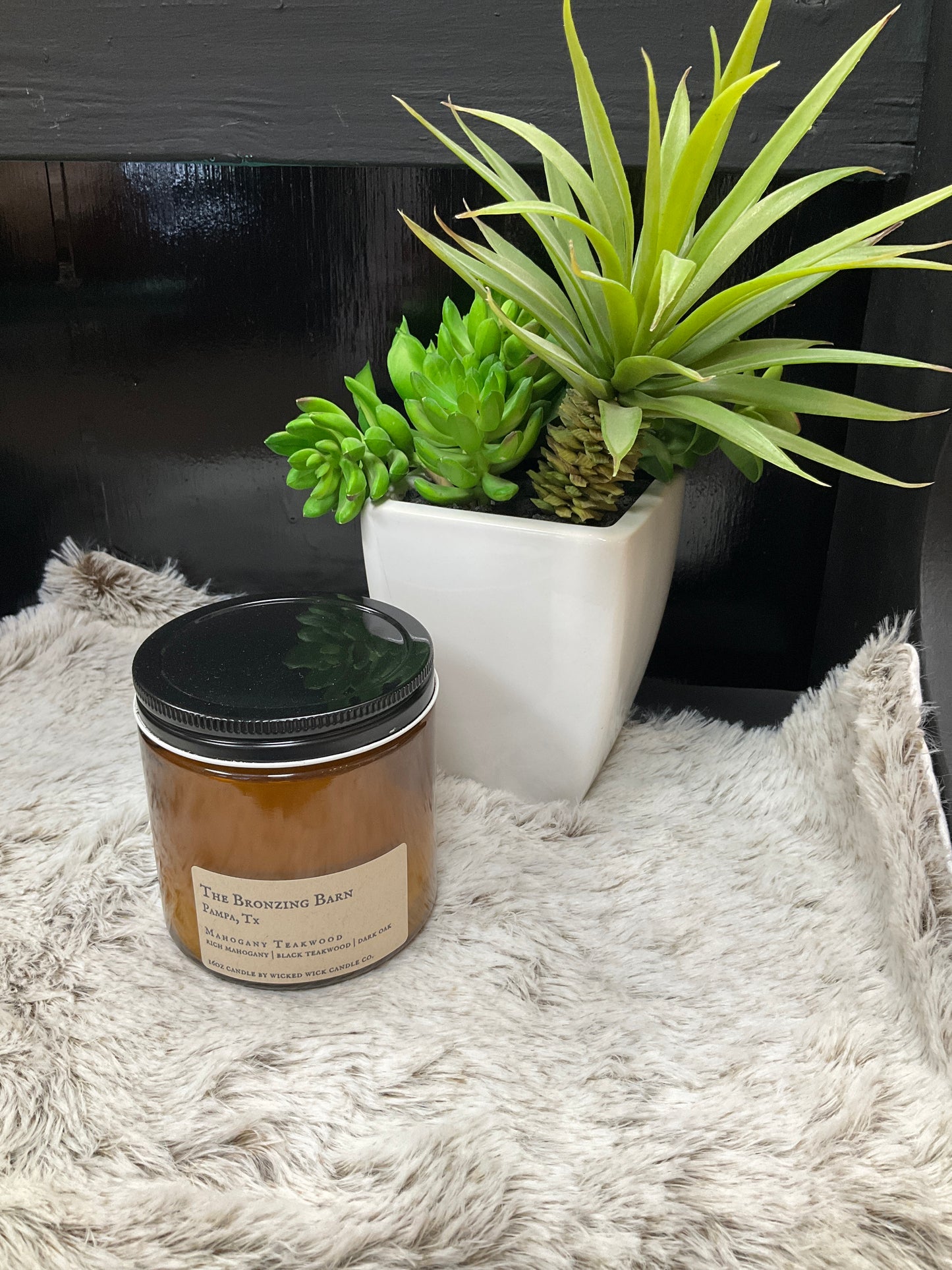 Mahogany Teakwood 16 oz candle