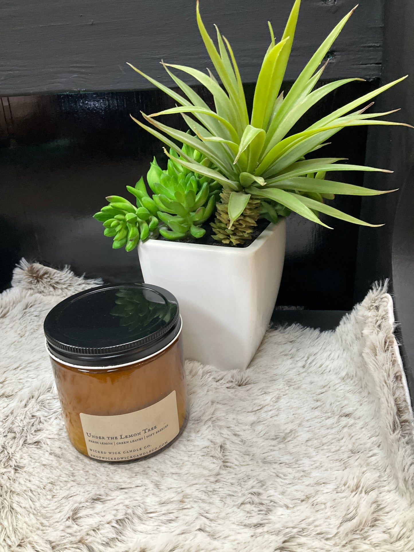 Under the Lemon Tree 16 oz candle