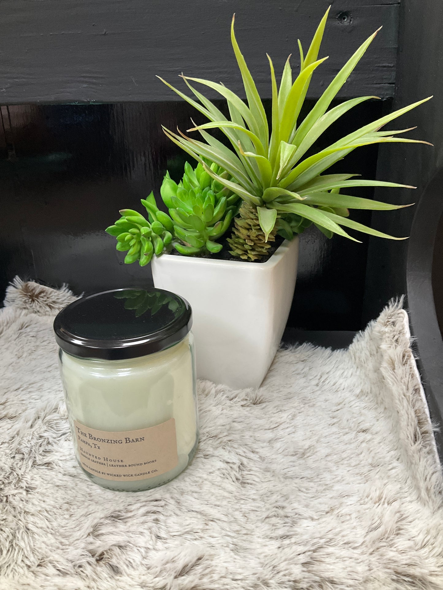 Haunted House 16 oz candle