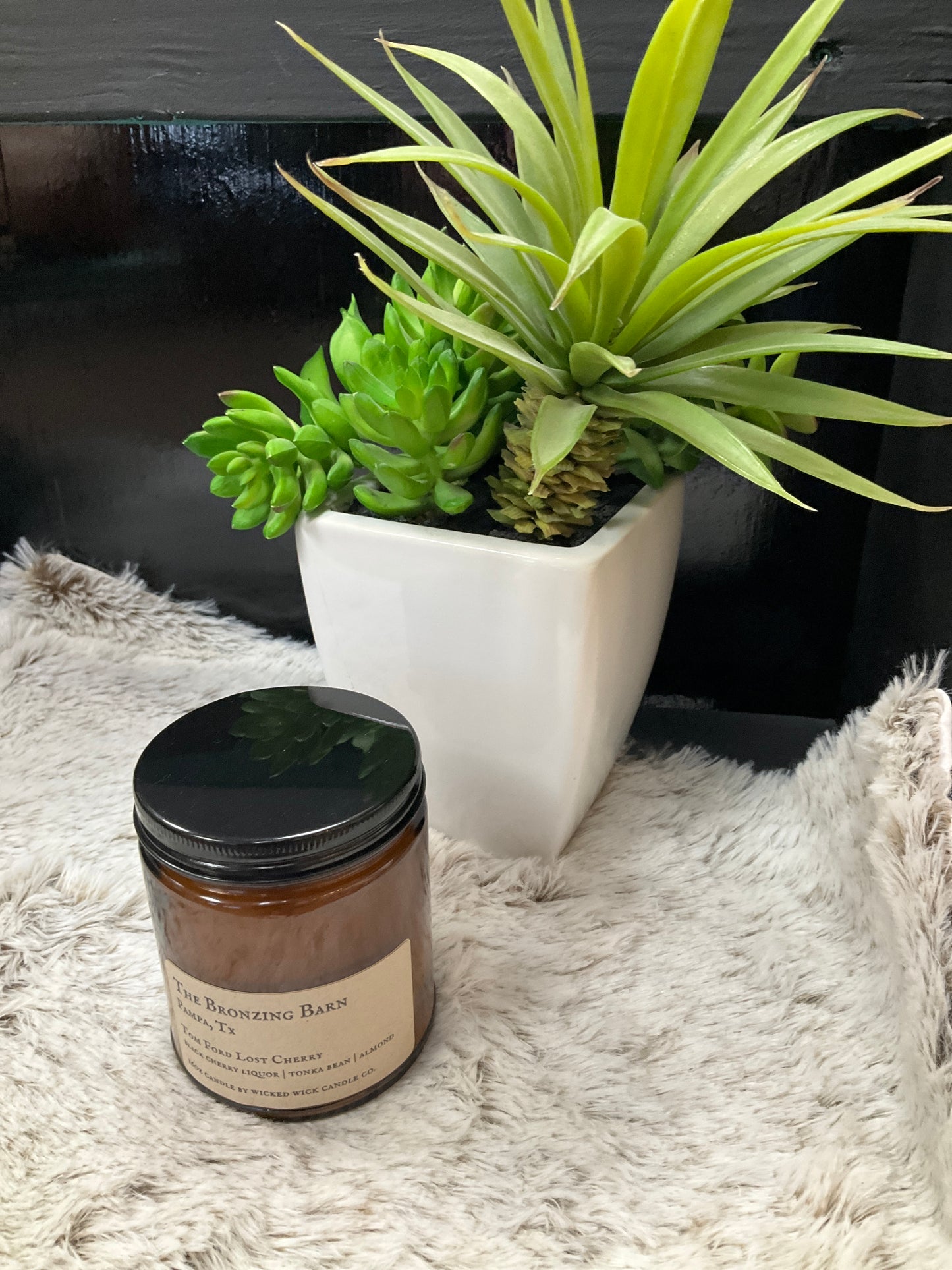 Tom Ford Lost Cherry 8 oz candle