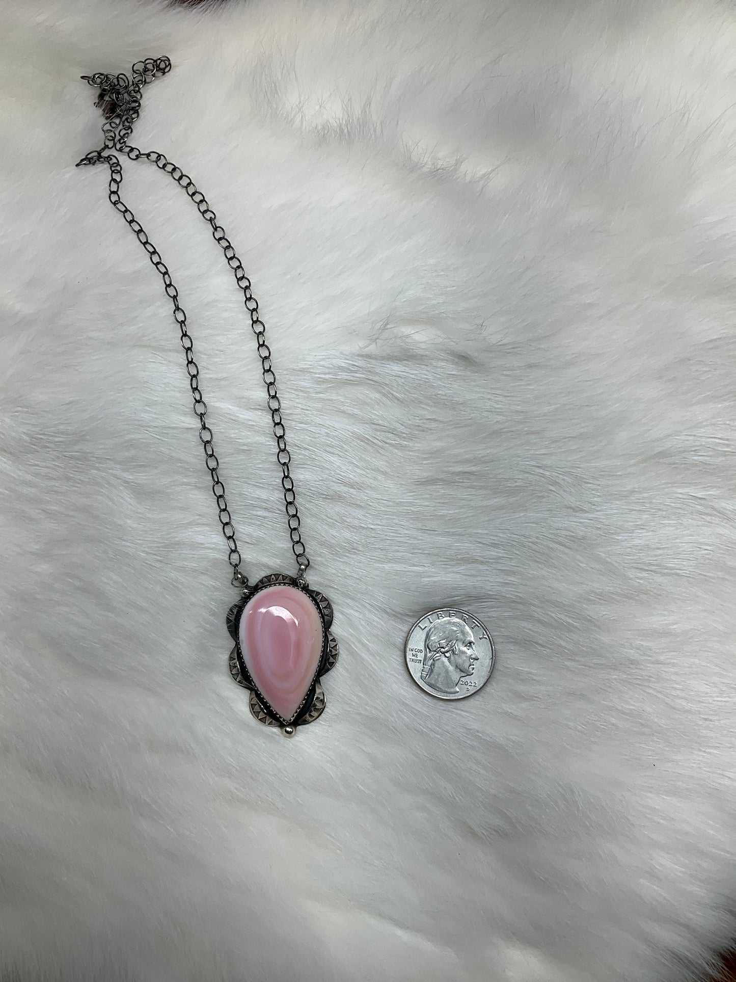Navajo Handmade by Tia Long SS Pink Conch Necklace